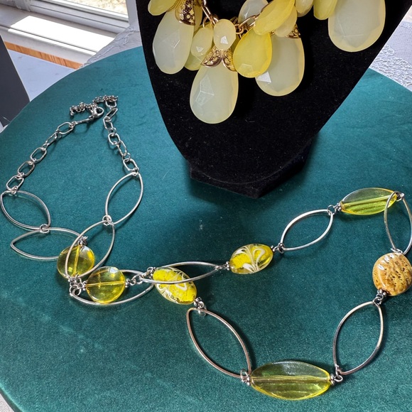 Yellow Beaded Necklace Set - Picture 3 of 3